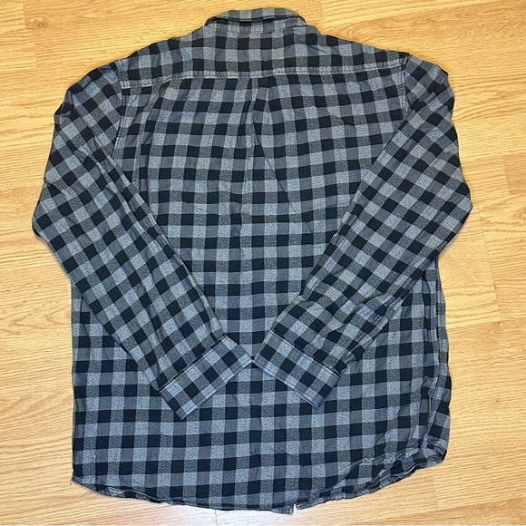 Van’s Men’s Classic Fit Button Down Shirt - Picture 3 of 3